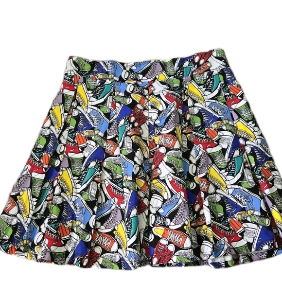 Women's Knee Length Sneaker Print Pleated Skirt Pockets Sz Small - Picture 1 of 6